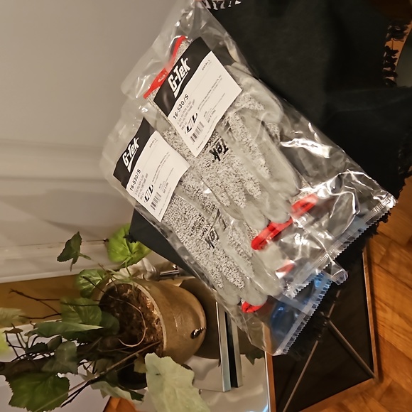G-Tek Protective Gloves (2 pr for $10) add more for greater discount! - Picture 1 of 4